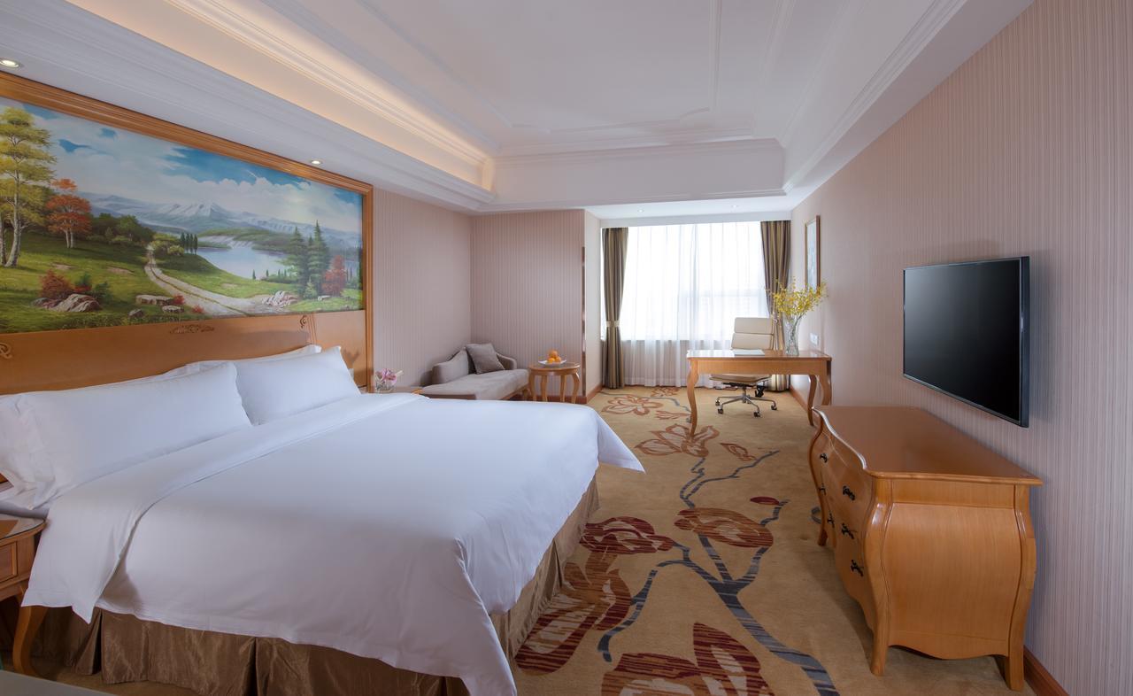 Vienna Hotel Chaoyang Nanning Esterno foto